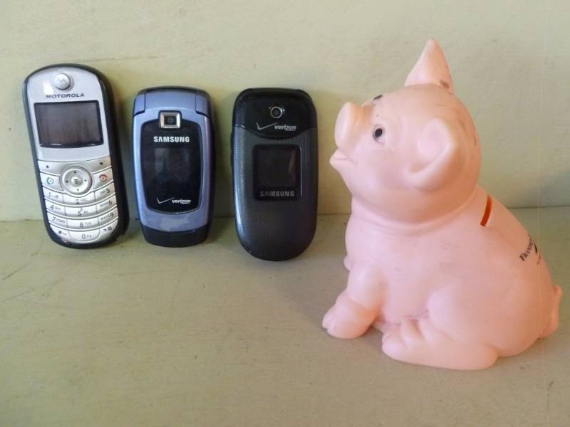 lot 150 image: Cell Phones