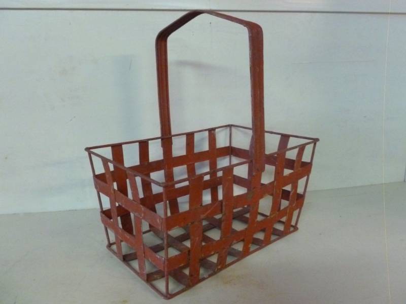 lot 153 image: Metal Basket