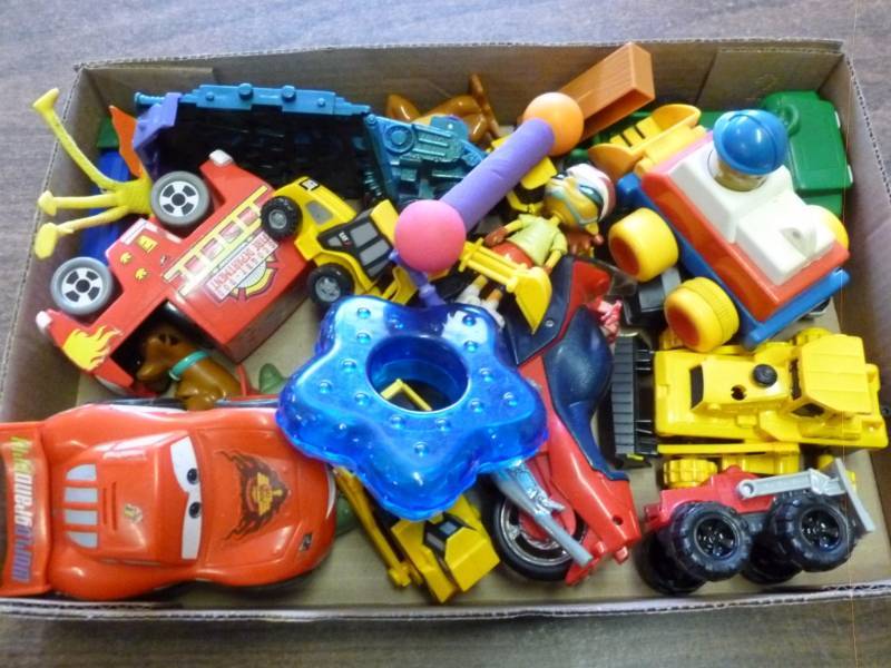 lot 173 image: Toys