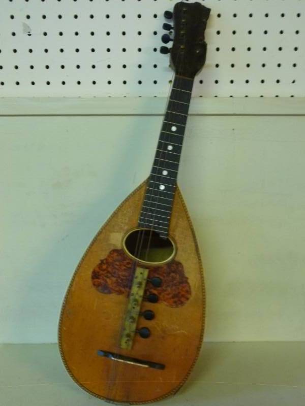lot 183 image: Vintage Mandolin