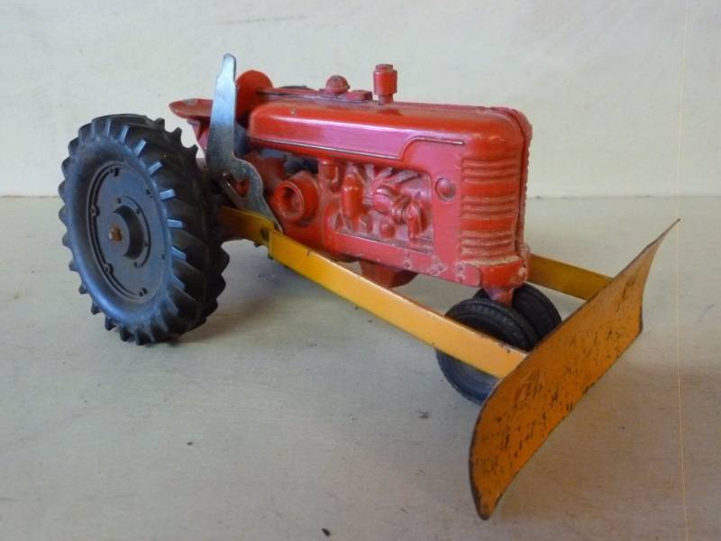 lot 186 image: Vintage Pressed Steel Tractor
