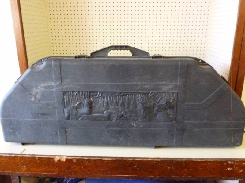 lot 189 image: Bow Case