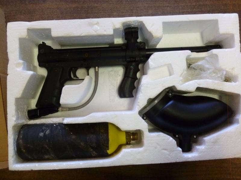 lot 190 image: Paint Ball Gun