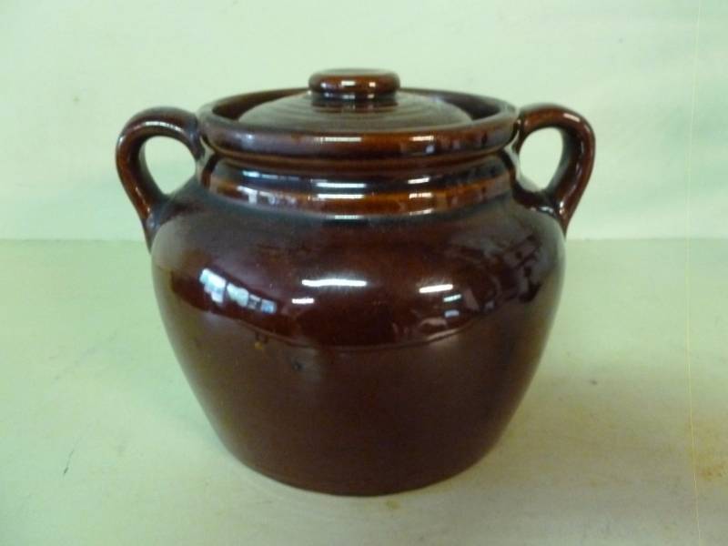 lot 228 image: Vintage Bean Pot