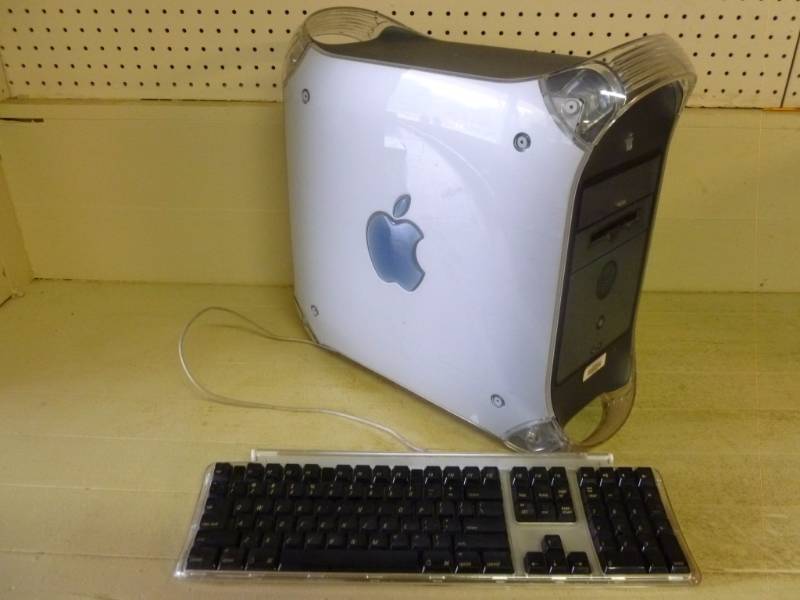 lot 230 image: Apple Computer