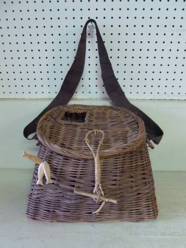 lot 231 image: Fishing Creel Basket