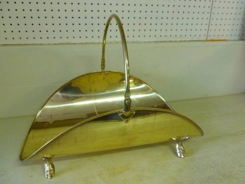 lot 233 image: Brass Log Bin