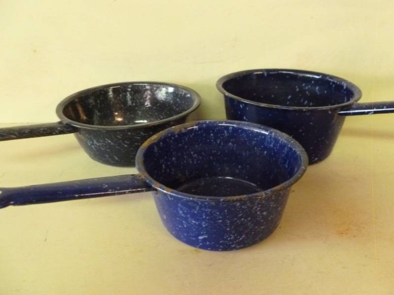 lot 242 image: Vintage Enamelware