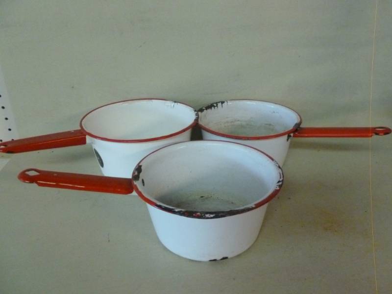 lot 244 image: Vintage Enamelware