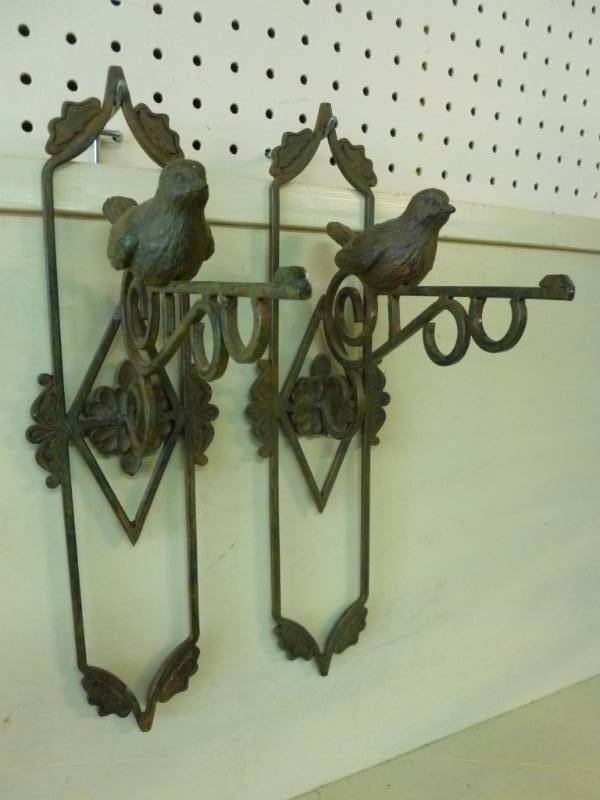 lot 250 image: Decorative