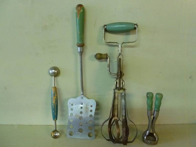 lot 307 image: Vintage Kitchen