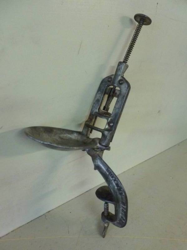 lot 314 image: Vintage Kitchen