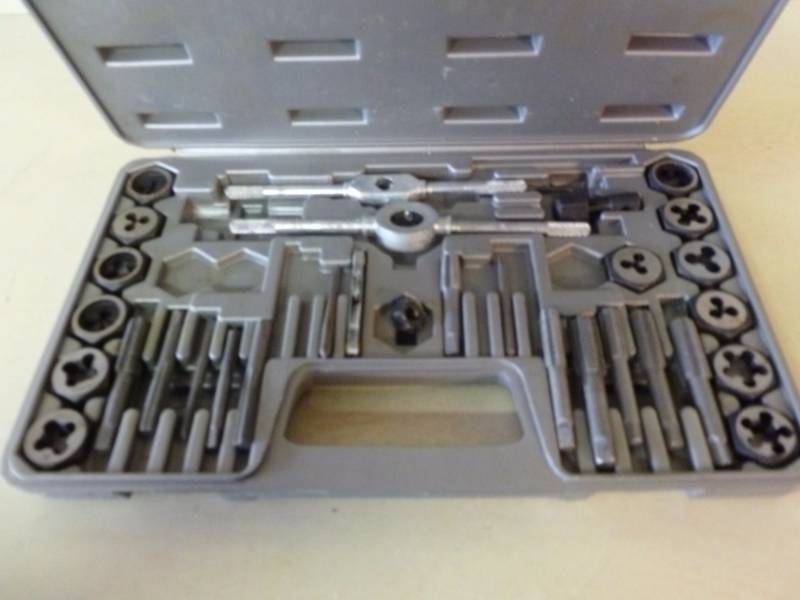 lot 320 image: Tap And Die Set