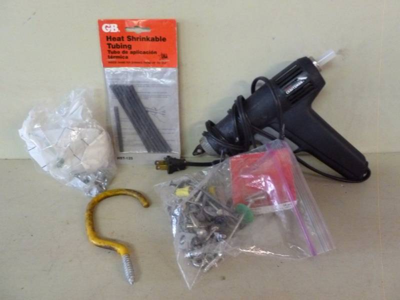 lot 324 image: Hot Glue Gun