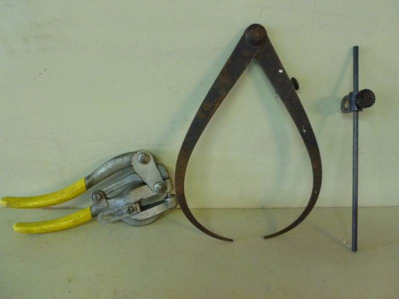 lot 325 image: Tools