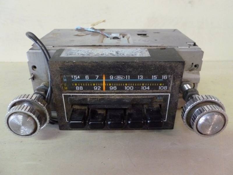 lot 328 image: Vintage Car Radio