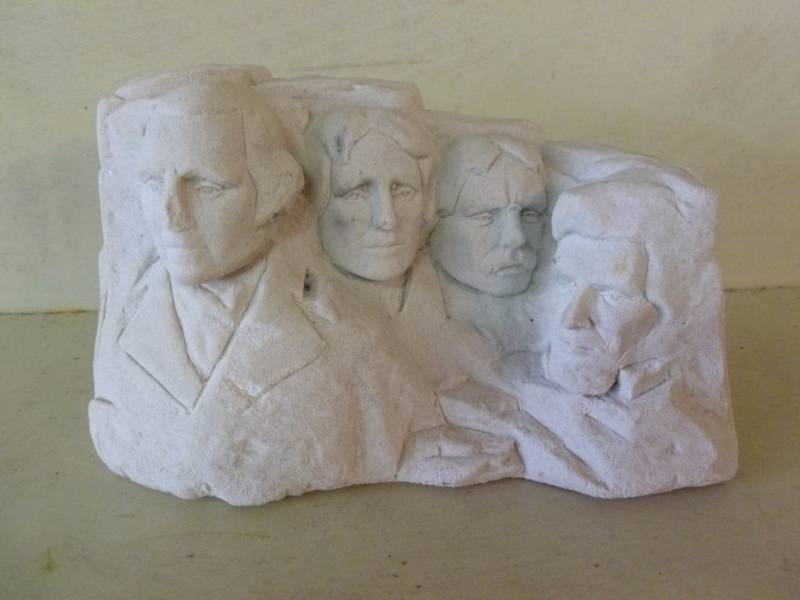 lot 329 image: Decorative