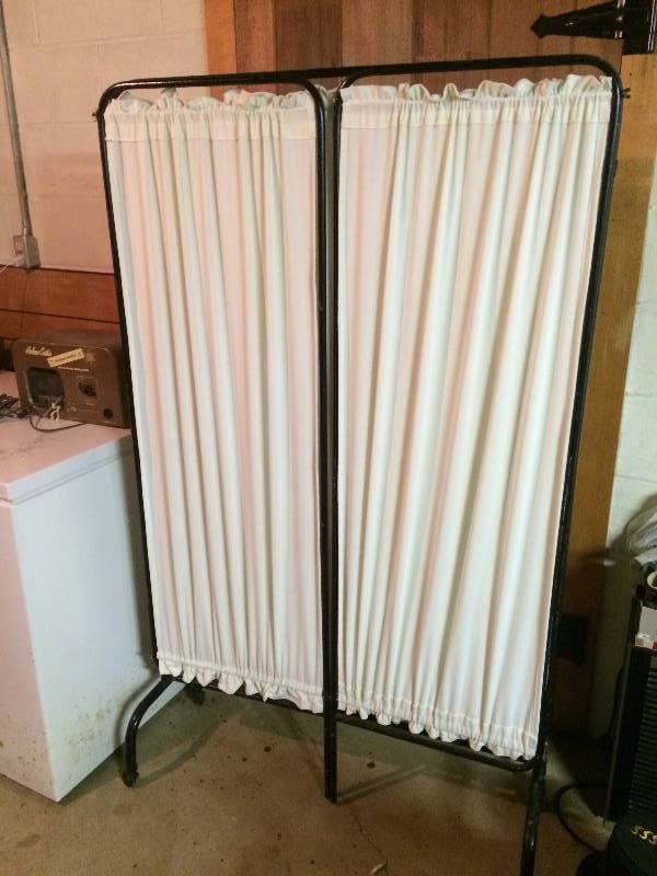 lot 261 image: Vintage Privacy Changing Screen