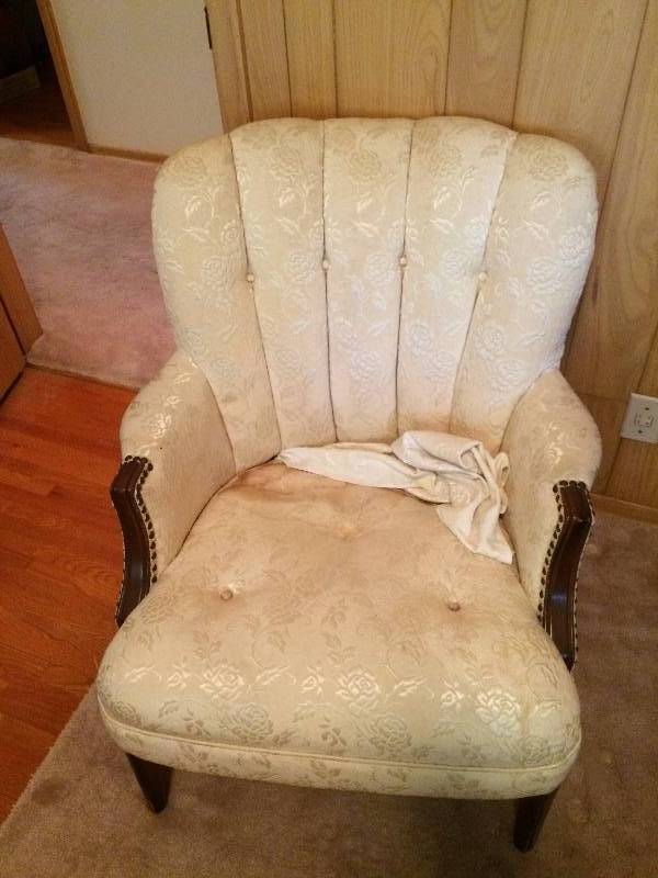 lot 340 image: Chair