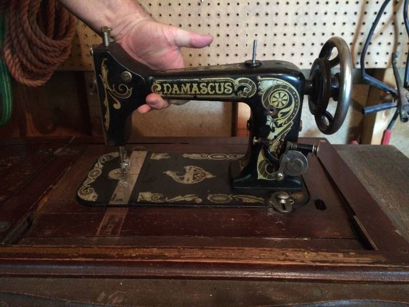 lot 344 image: Vintage Damascus Sewing Machine