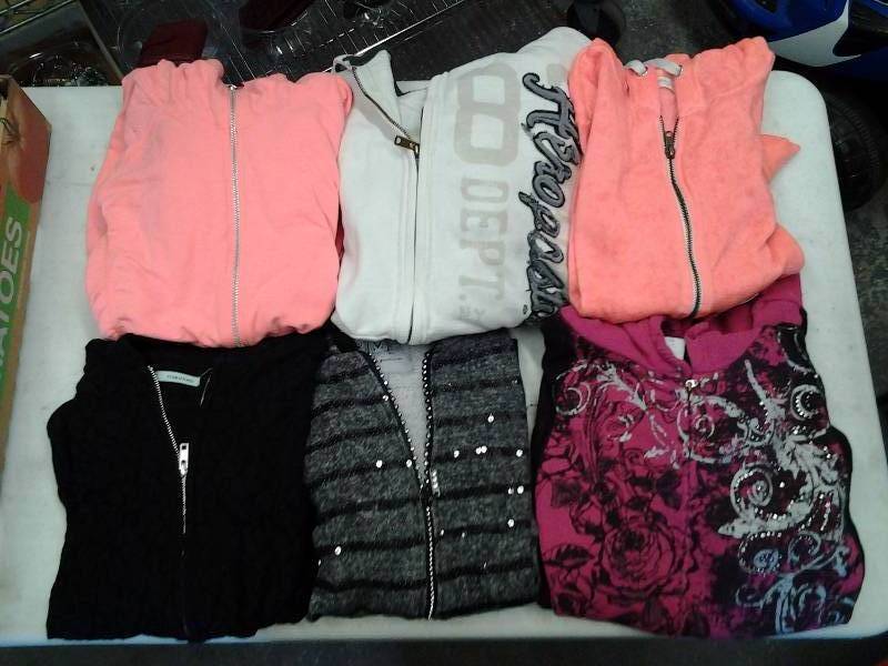6 Juniors Zip-Up Size SM