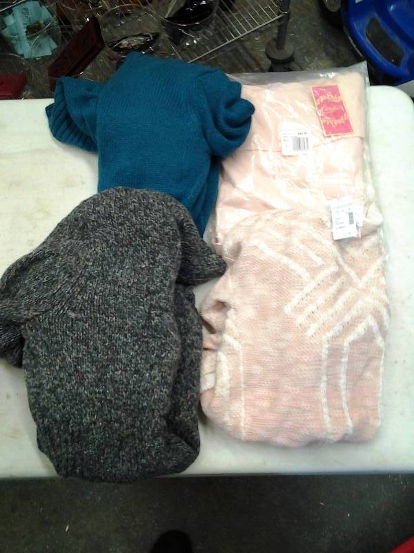 4 Junior Sweaters Size S