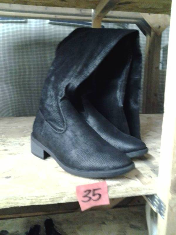 NEW Pair Of Black Knee Boots (Size 6)