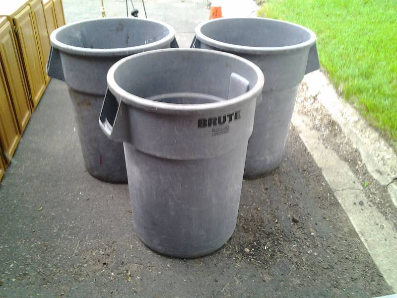 3 Rubber Maid Brute 55 Gallon Trash Cans