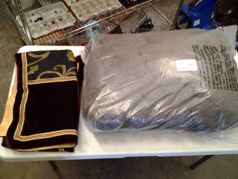 New Flokati Wool Rug 60x96 & 2 King Size Pillow Shams