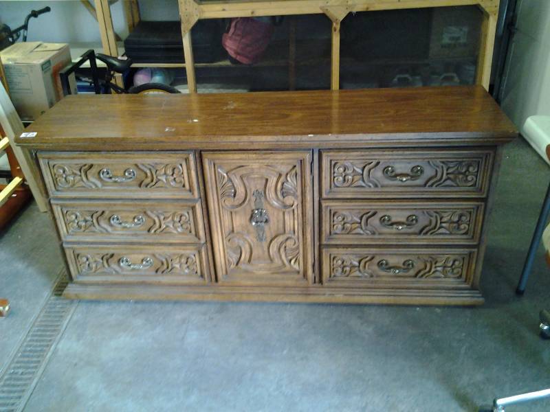9-Drawer Dresser 70x19x31