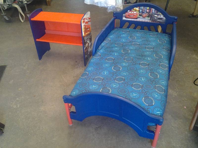 Lightning McQueen Toddler Bed & Shelf