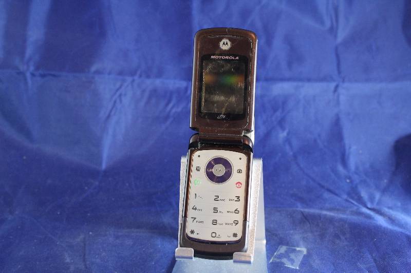 lot RH-1456 image: Flip Phone RETAIL VALUE $30 (C1)