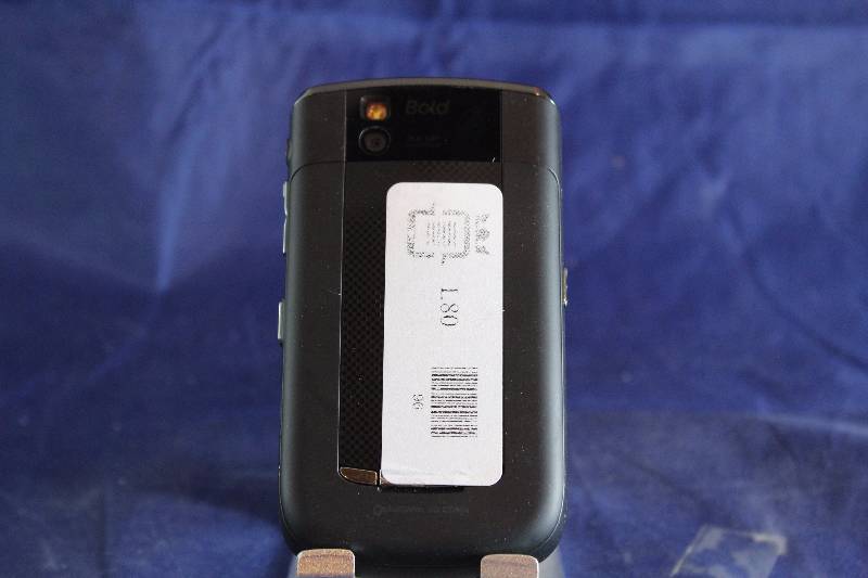 lot L46-254 image: Lot of 6 Smart Phones RETAIL VALUE $180 (C1)
