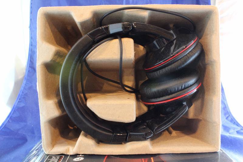 lot HEADPH-1 image: Hercules HDP DJ-Adv G401 RETAIL VALUE $70 (C5)