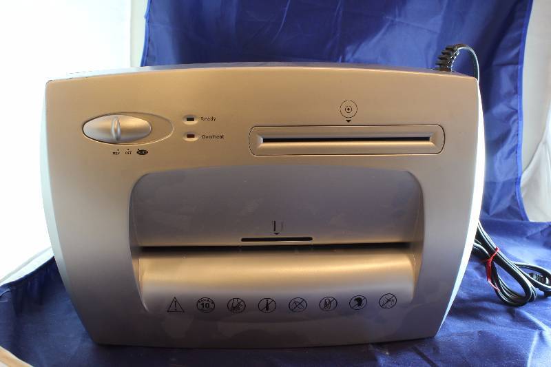 lot SHREDDER3 image: Paper and plastic Shredder (C8)