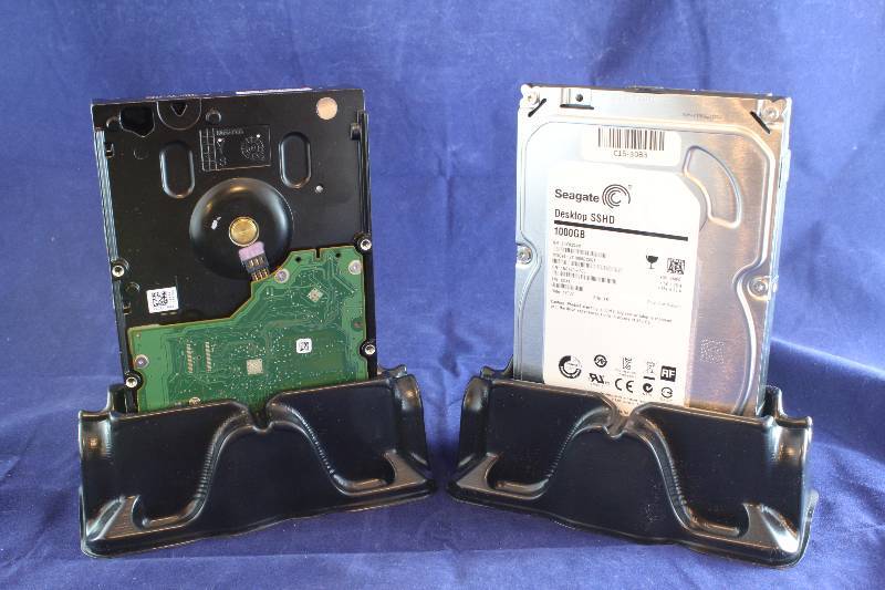 lot L102-51 image: Lot of two Hard Drive Disks (C7)