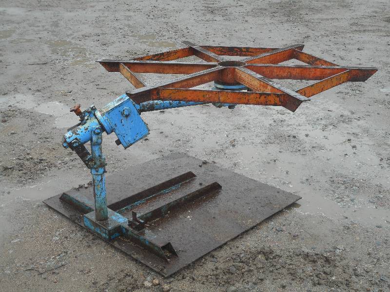 lot 6 image: Aronson Commercial Positioner Table...