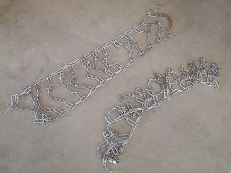 lot 22 image: Set Of Lawn Tractor Tire Chains ...