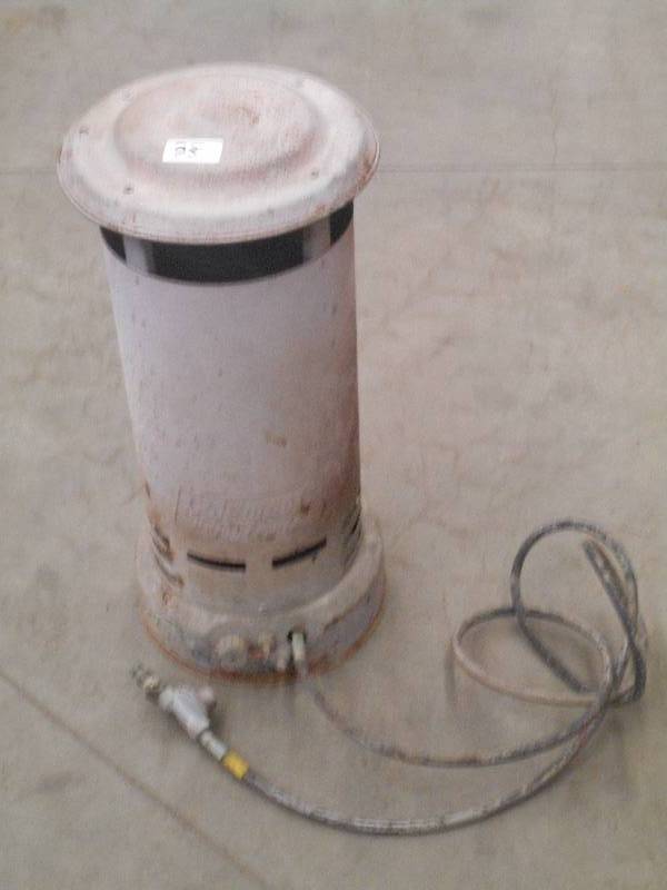 lot 25 image: Coleman LP-Gas Space Heater With Ho...