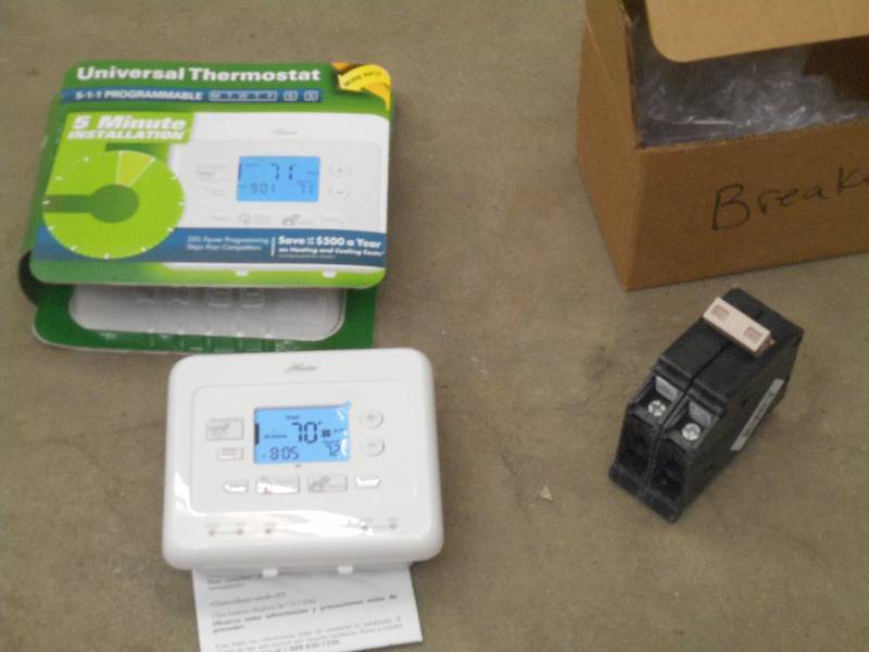lot 31 image: (1) 40Amp Breaker & (1) Universal T...