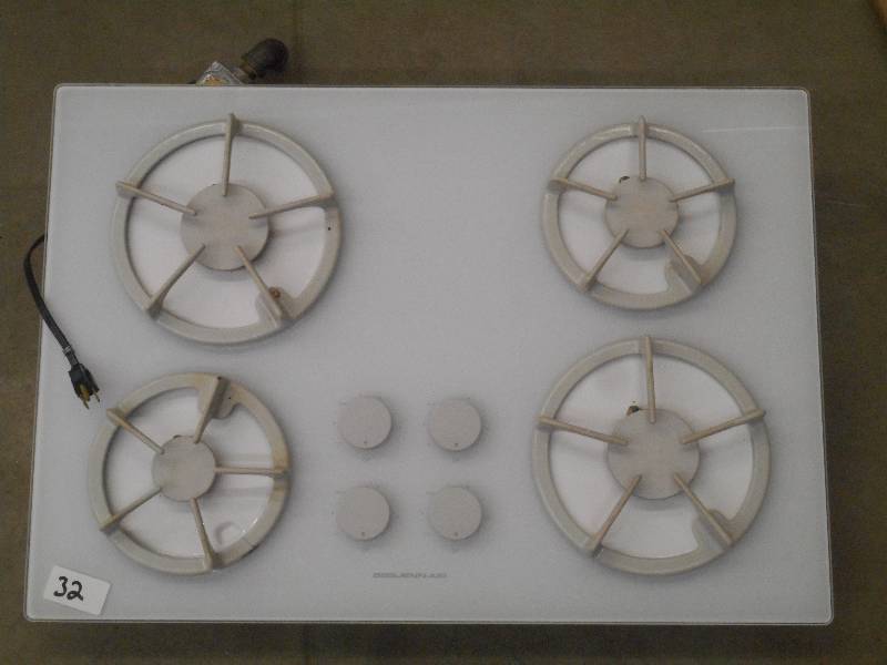 lot 32 image: Jenn-Air 4-Burner Glass Top Stove, ...