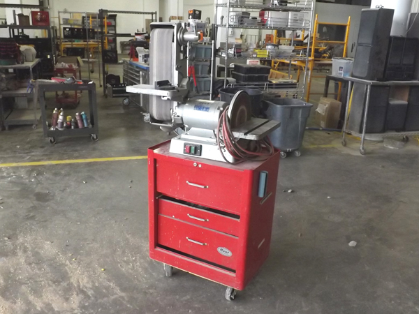 lot 6 image: Jet JSG-6 Heavy Duty Belt Sander w Huot Tool Cabinet