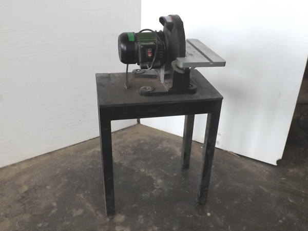 lot 16 image: Central Machinery 12 Bench Top Disc Sander wTable