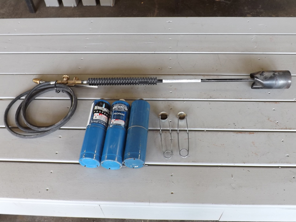 lot 79 image: Large Tank Torch and 3 Smaller Propane Cans