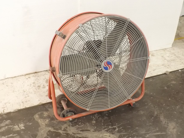 lot 87 image: 24 Industrial Tilt Drum Warehouse Fan