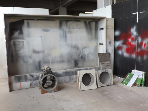 lot 100 image: Professional Metal Paint Booth