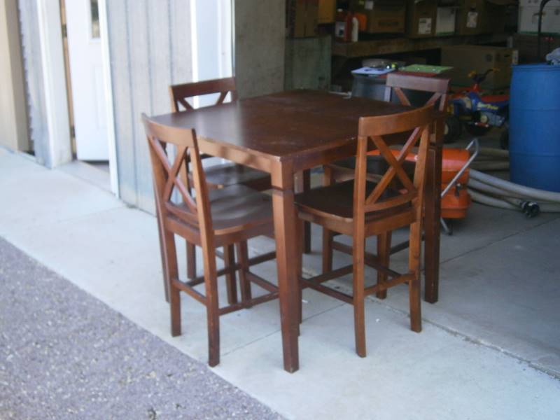 Table & Chairs