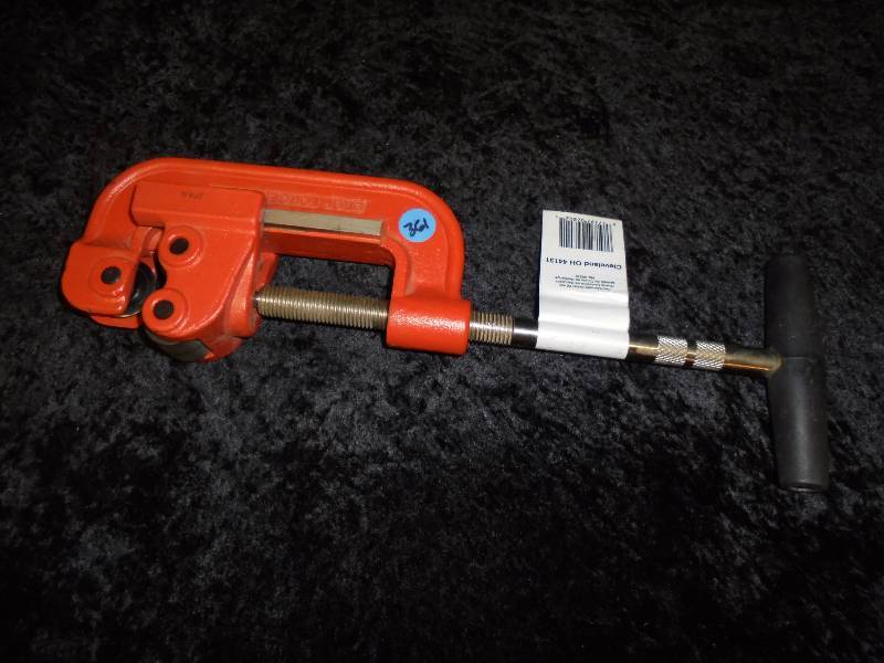 lot 2 image: Superior Tool Heavy Duty Pipe Cutter, 18 - 2, NEW