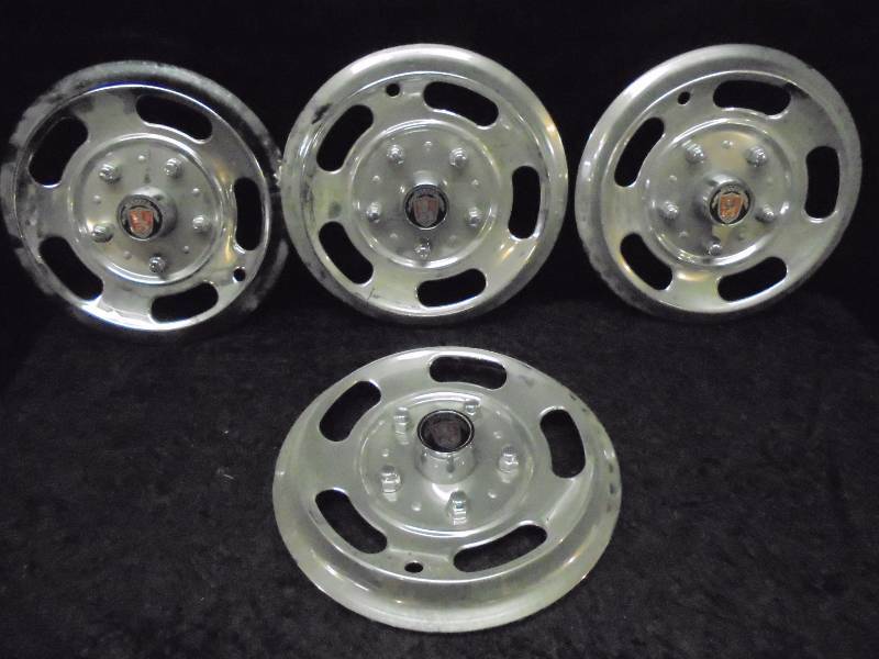 lot 34 image: Set - 4 Hubcaps