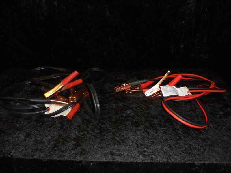lot 43 image: Lot - Jumper Cables